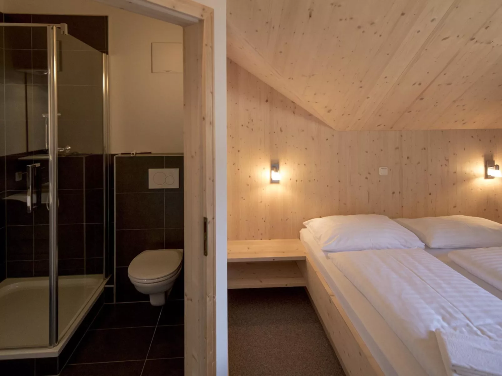 Sonneck mit OutdoorSprudelbad 10P-Inside
