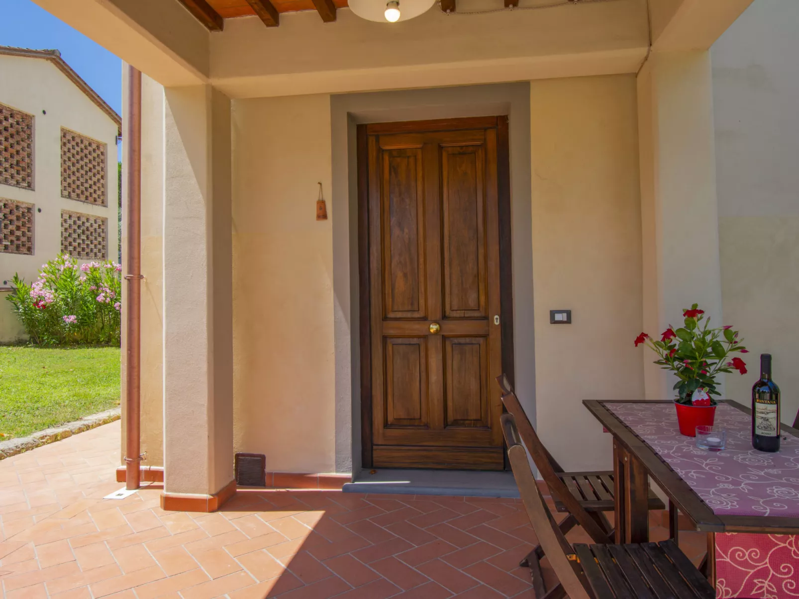 Borgo Fontana-Outside