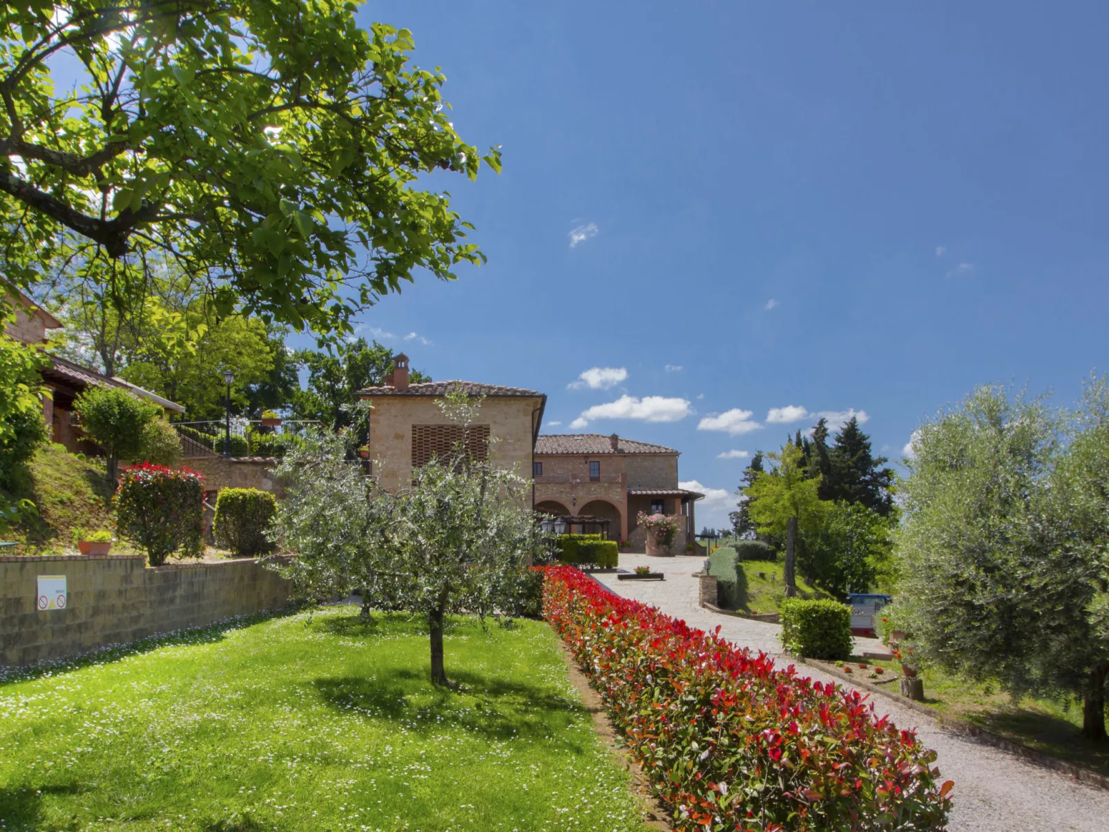 Stregaia-Outside
