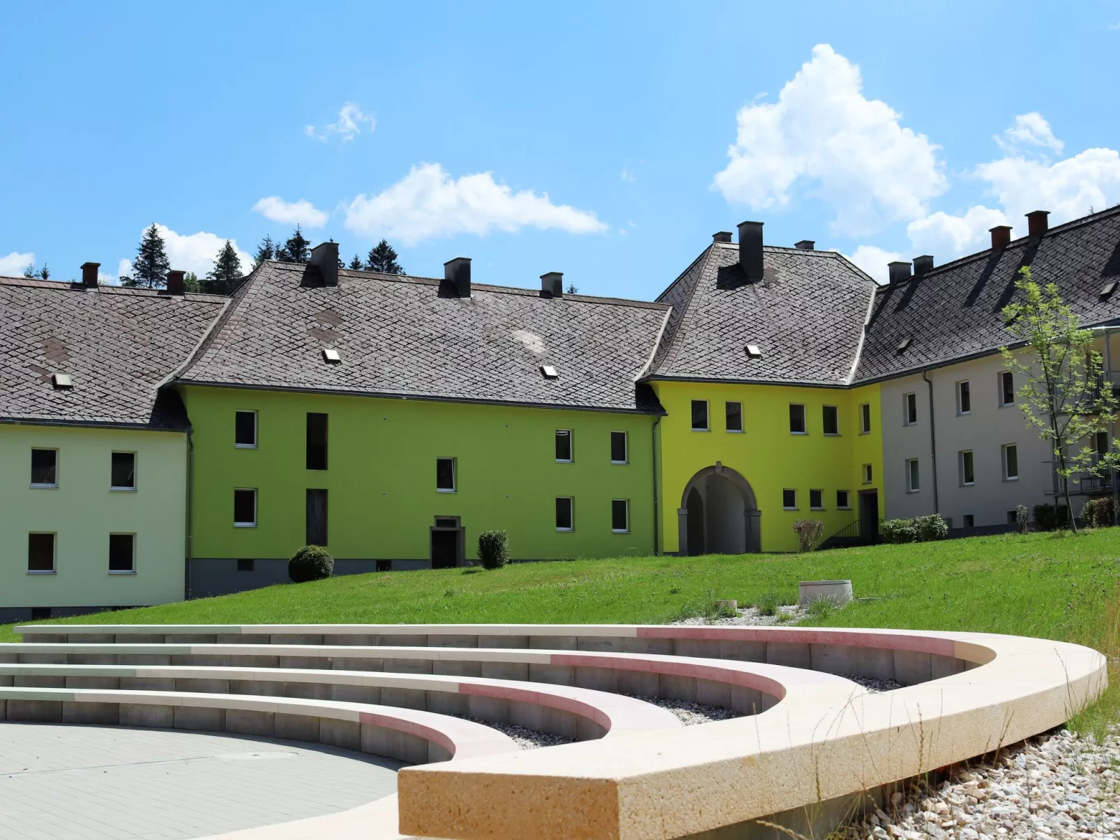 Für bis zu 27 Personen mit Sauna-Outside