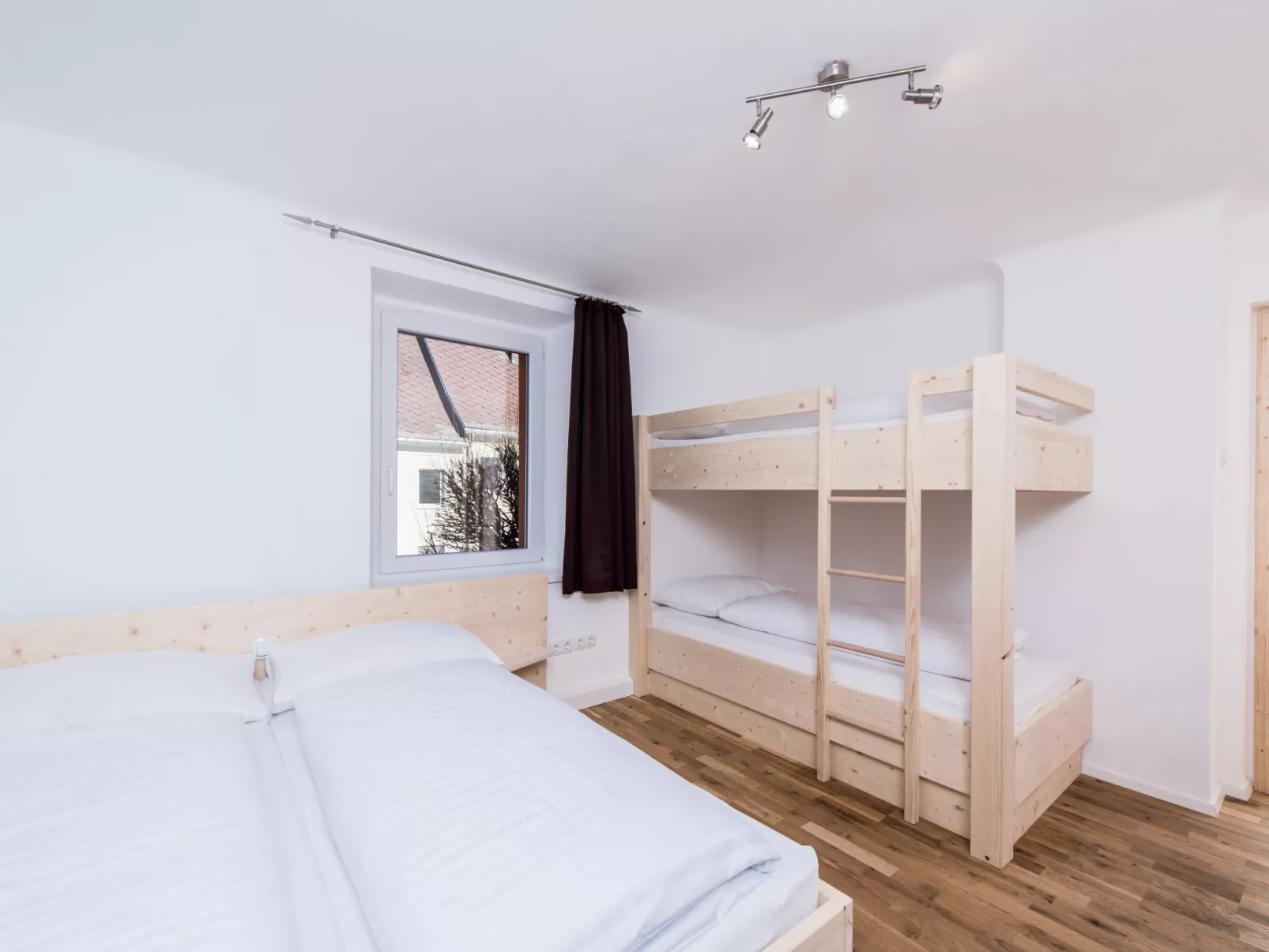 Für bis zu 27 Personen mit Sauna-Inside