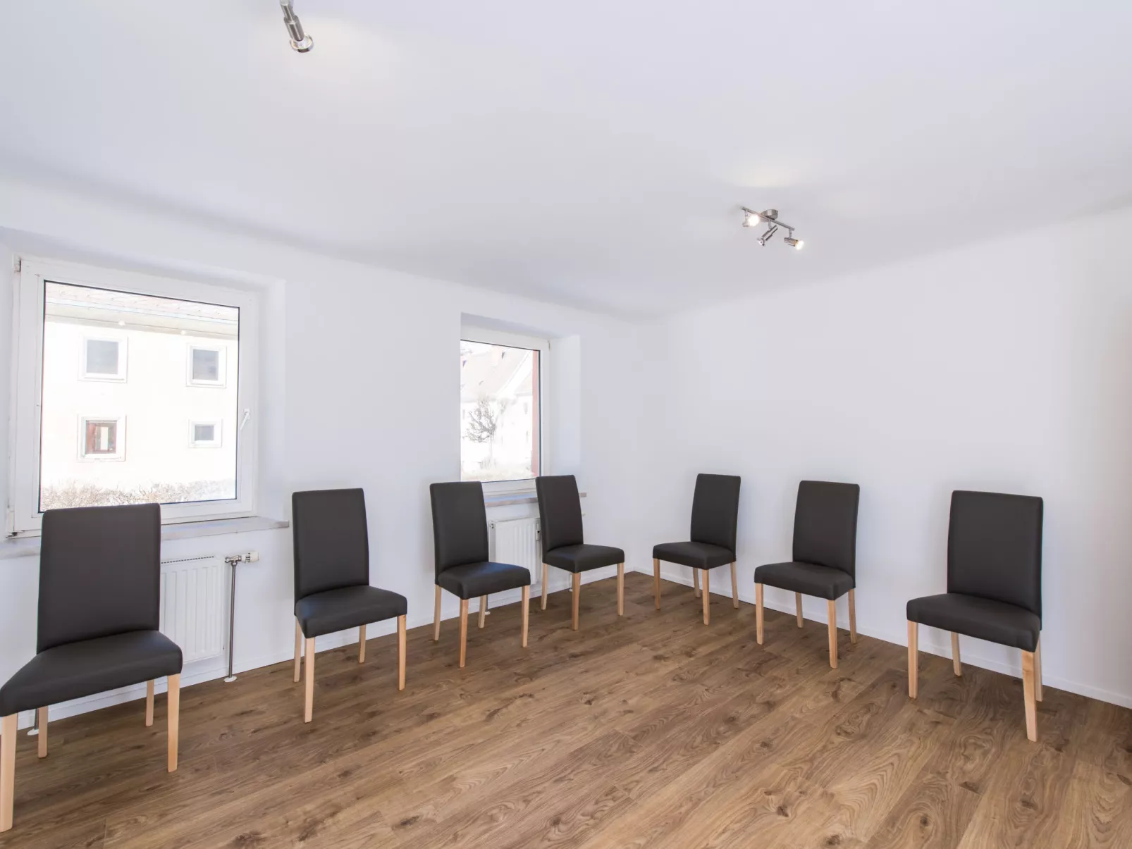 Für bis zu 27 Personen mit Sauna-Inside