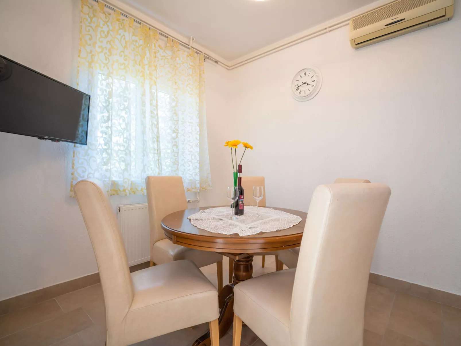 Šegulja-Inside