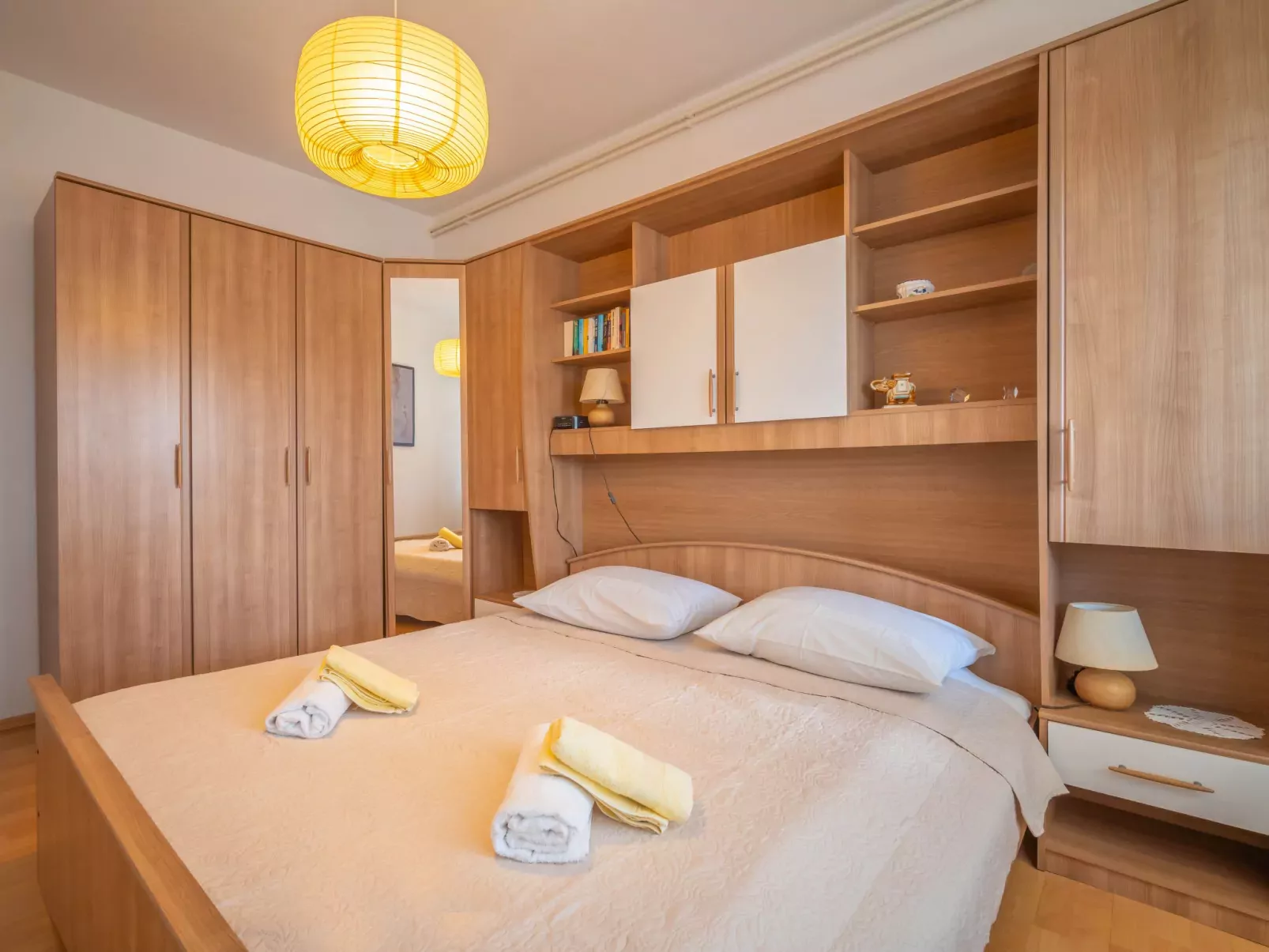 Šegulja-Inside