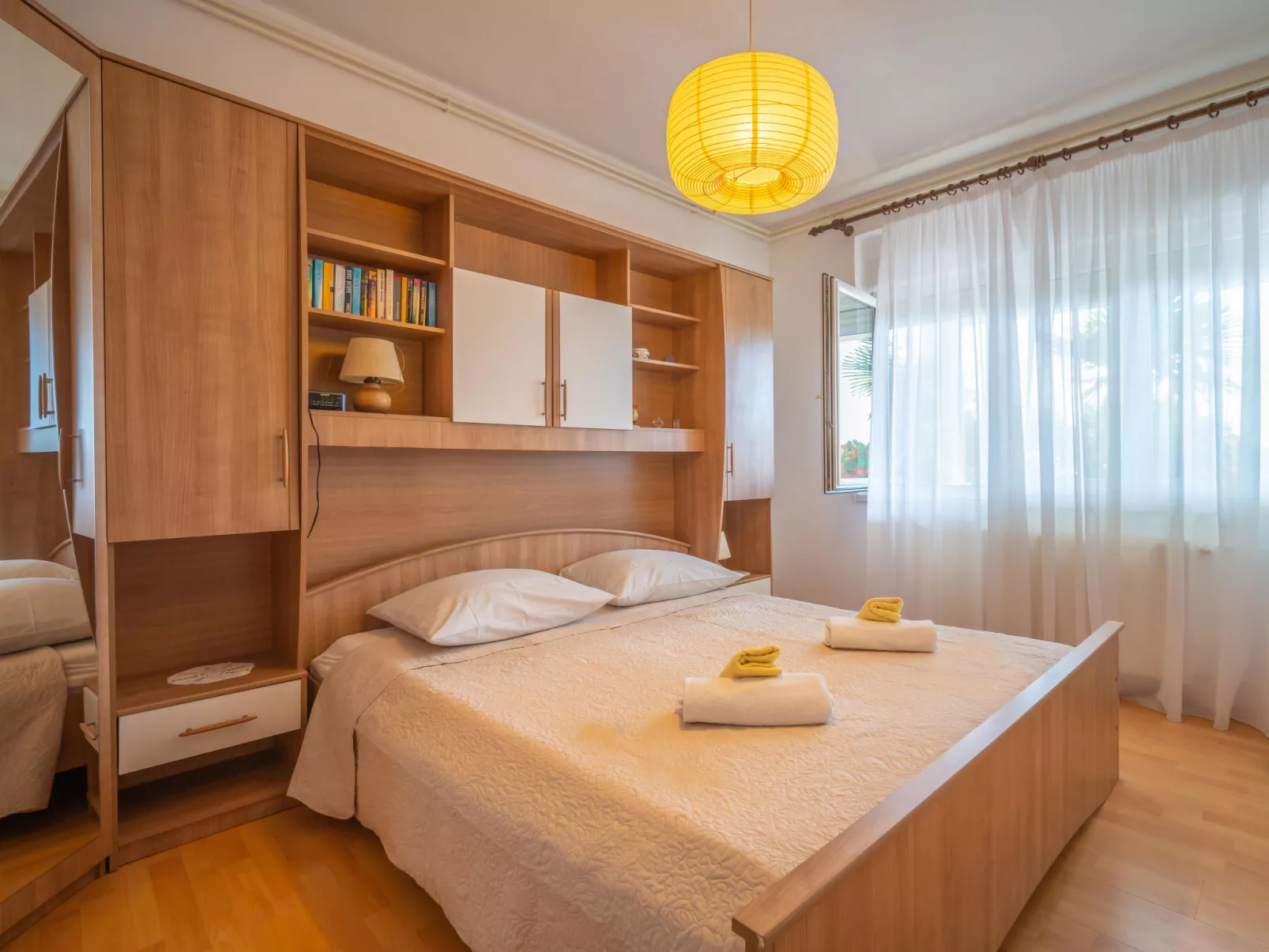Šegulja-Inside