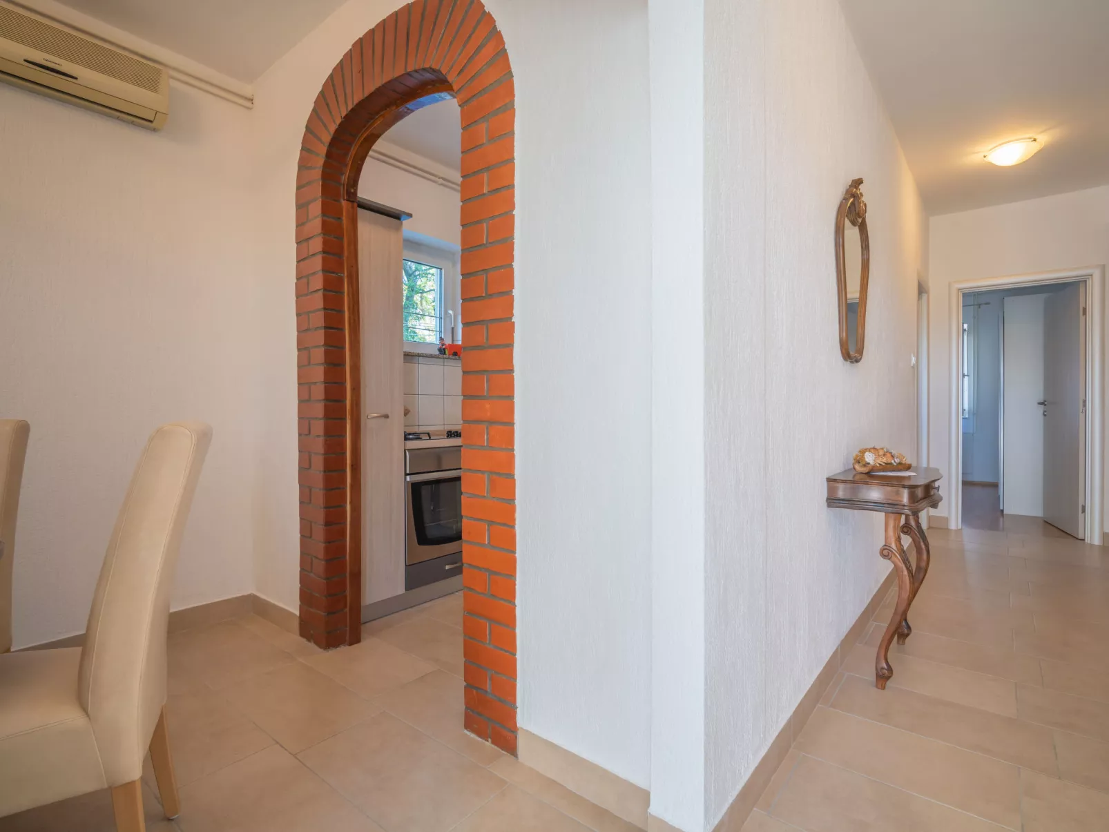 Šegulja-Inside
