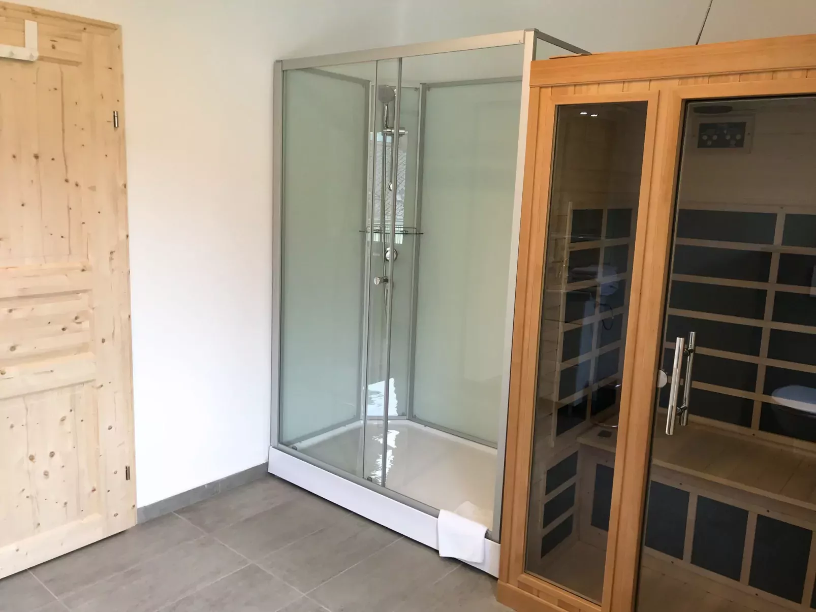 Für bis zu 8 Personen mit IR Sauna-Inside
