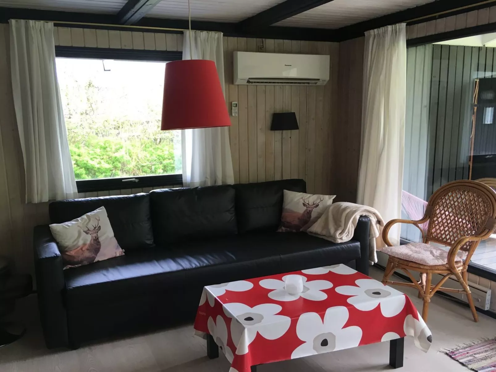 "Any" - 11km from the sea-Inside