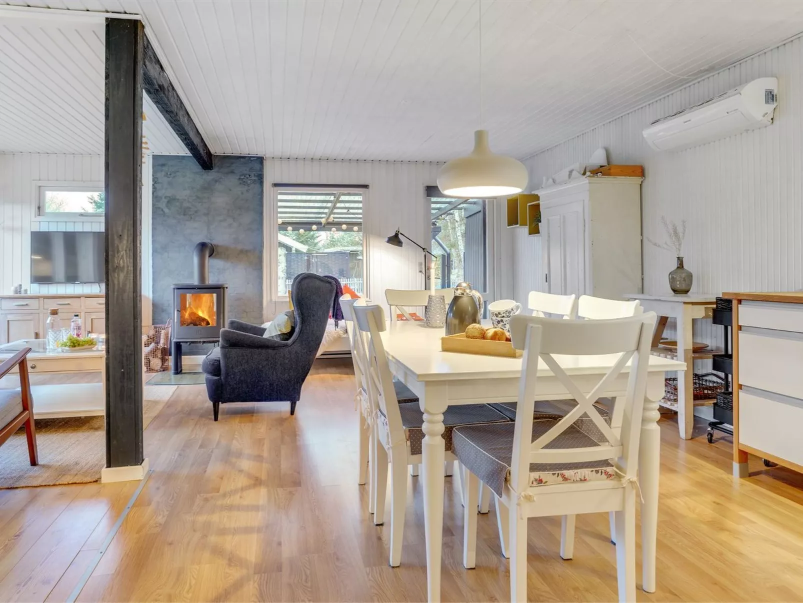 "Sadie" - 1.3km from the sea