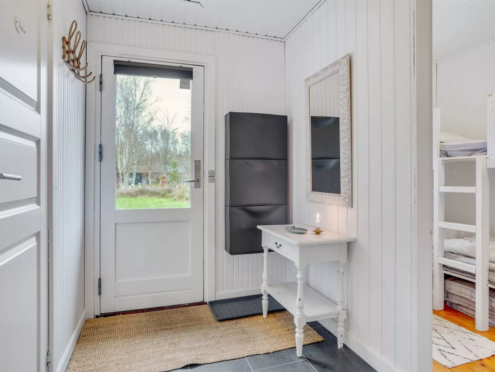 "Sadie" - 1.3km from the sea-Inside