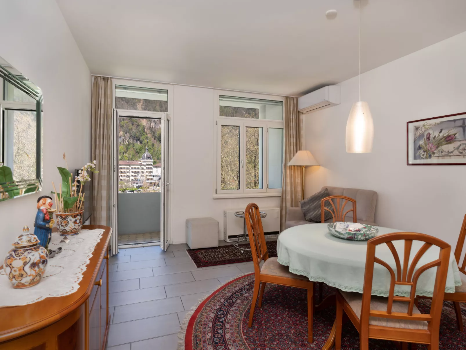 Victoria View-Inside