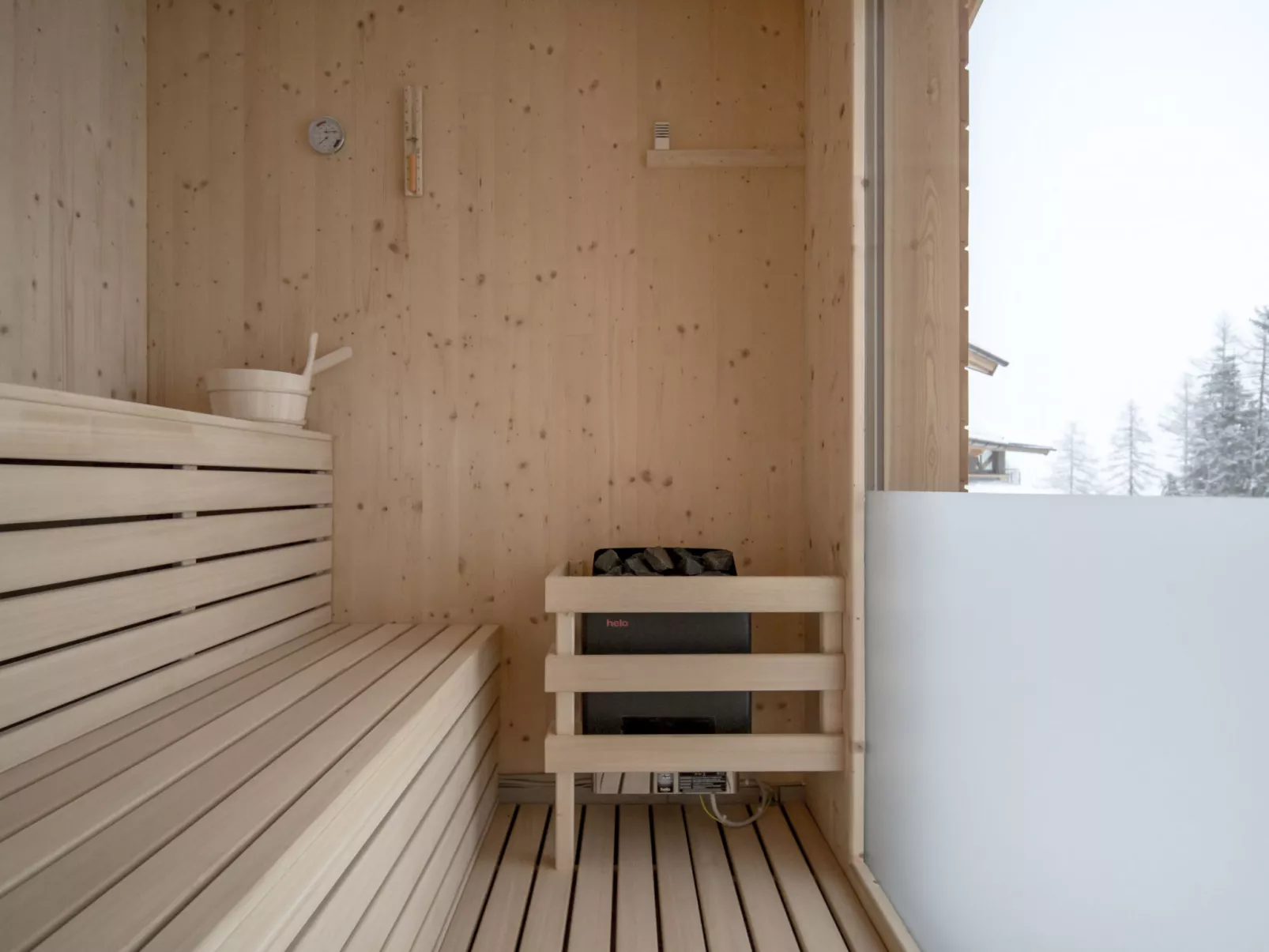 Superior # 02 Sauna&Sprudelwanne innen-Inside