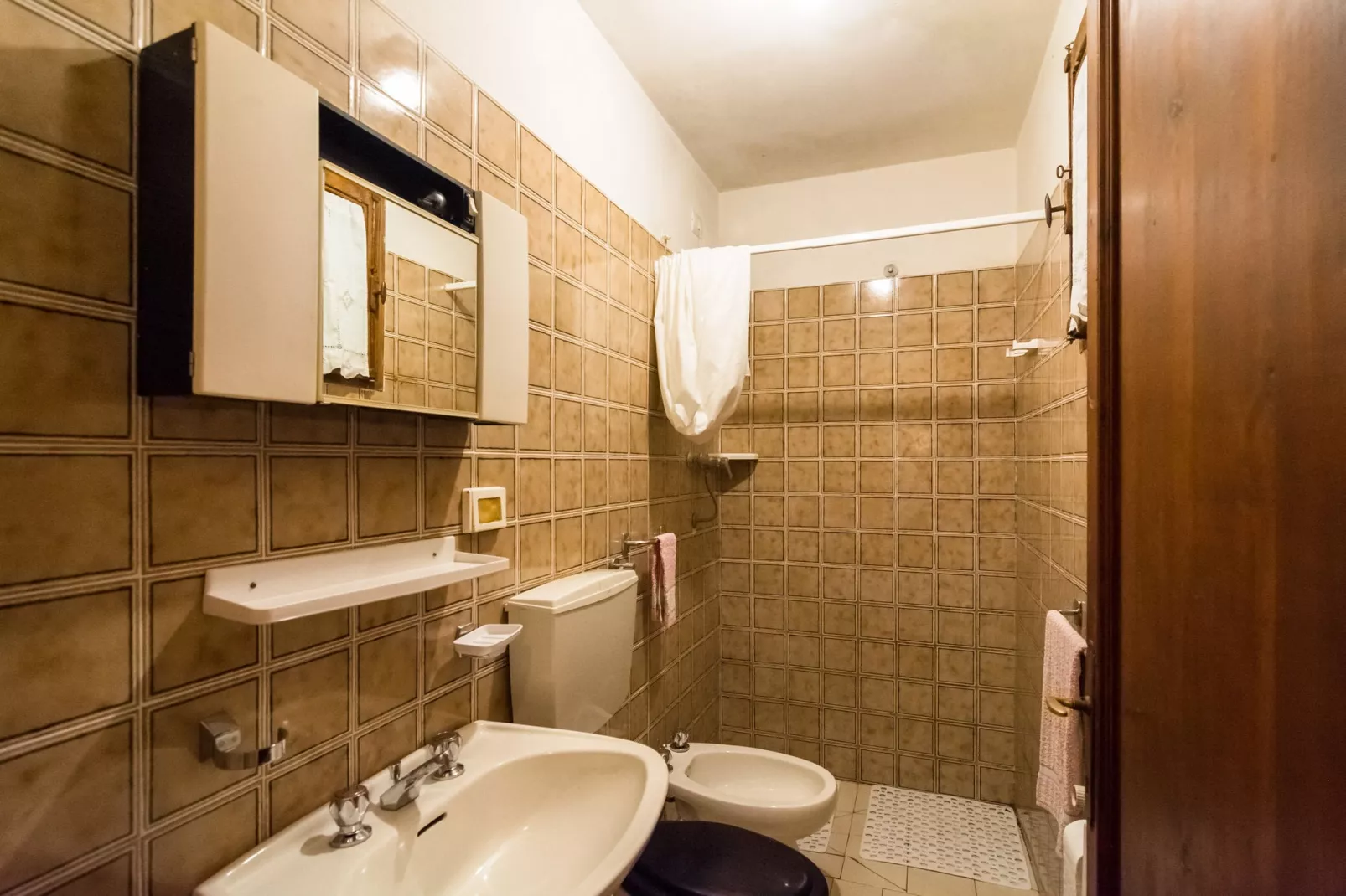 Chiostro-Bathroom