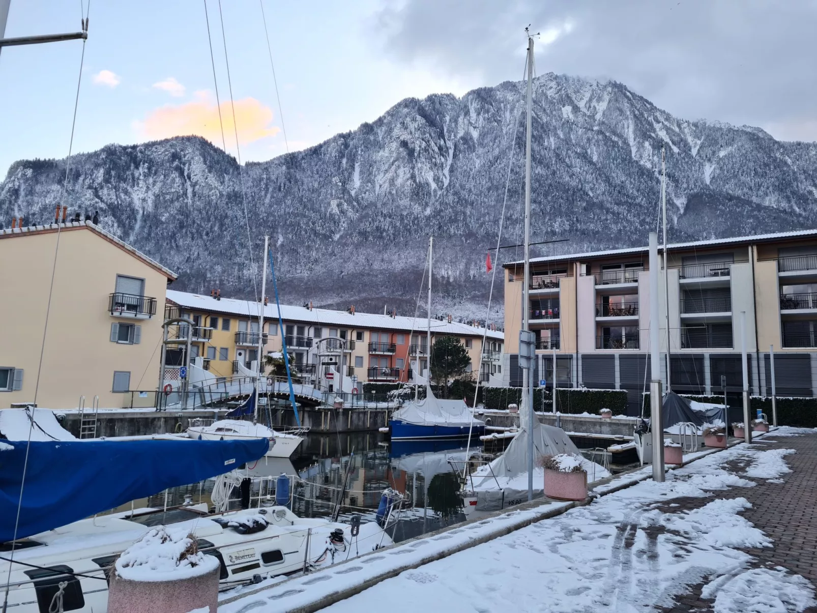 Tasman S12/2-Draußen