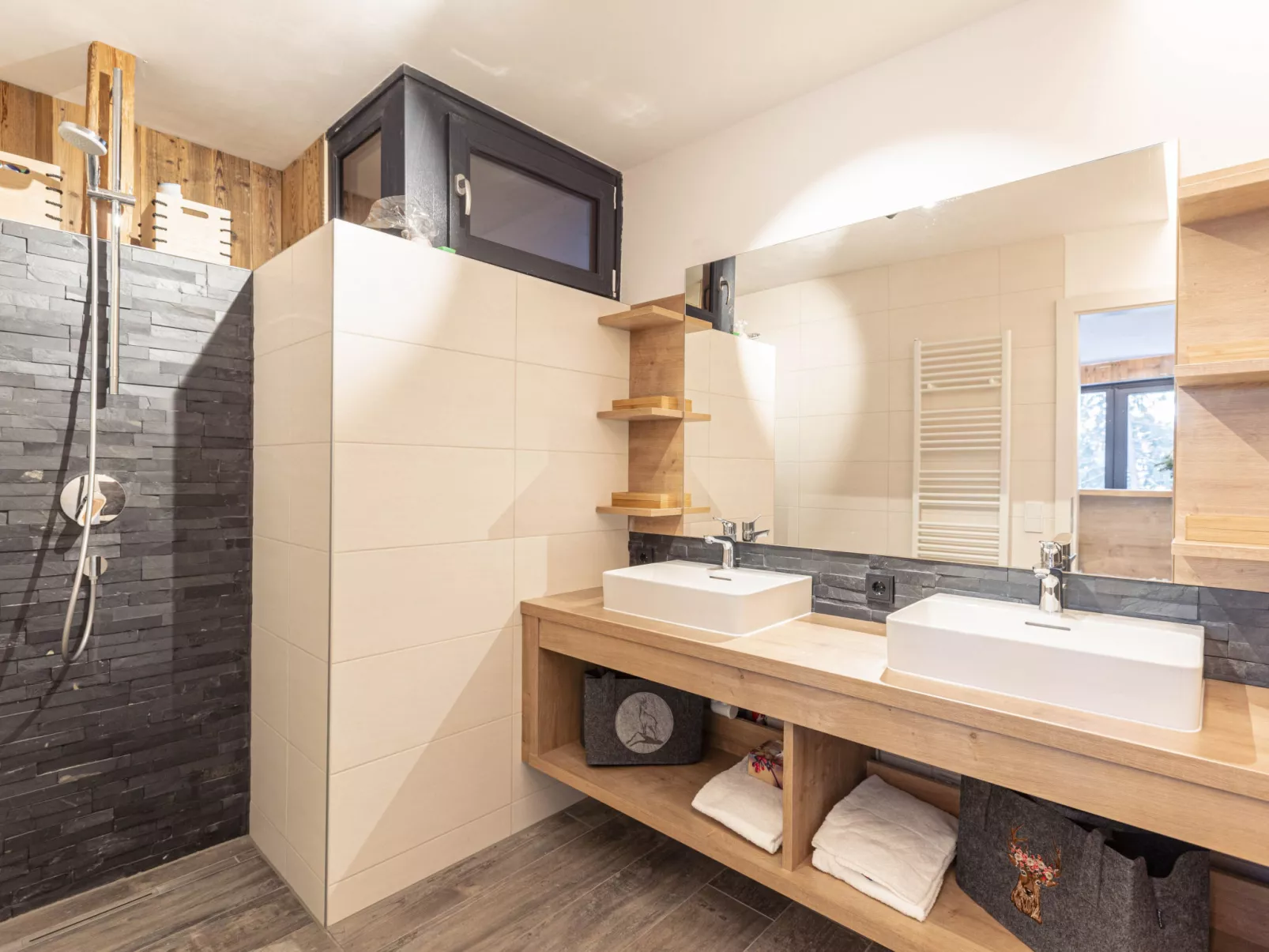 Superior # 03 Sauna&Sprudelwanne innen-Inside