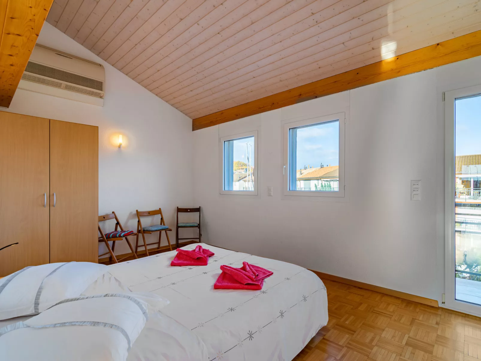 La Perouse D1/2-Inside