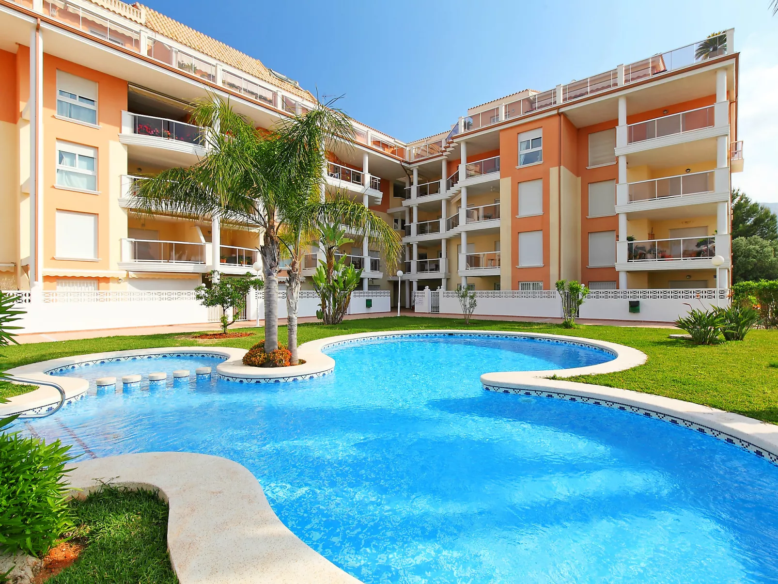 Estrella del Mar-Outside