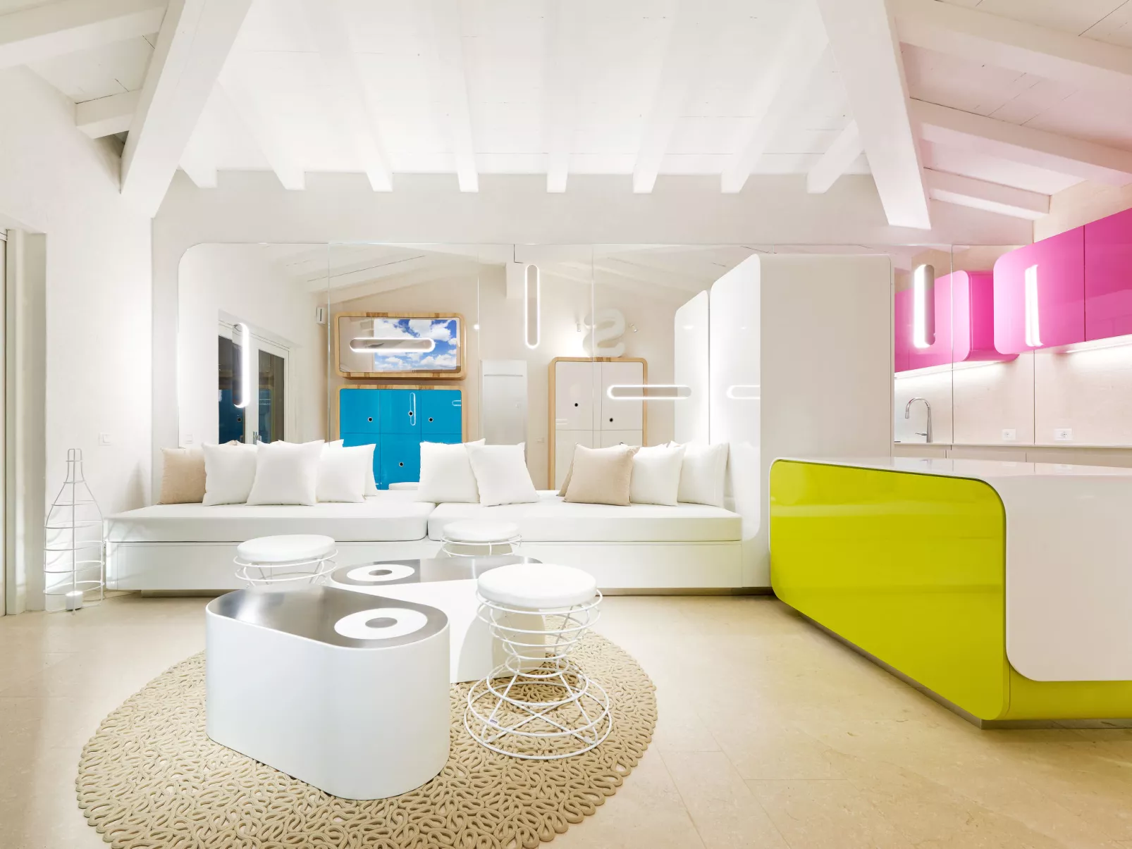 House Boat Large-Inside