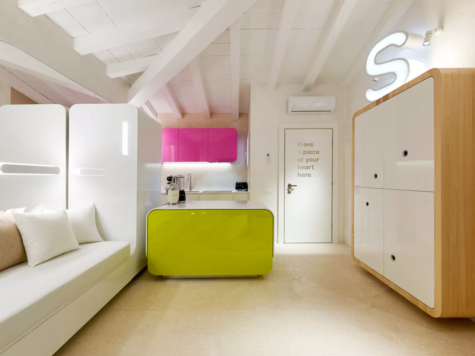 House Boat Large-Inside