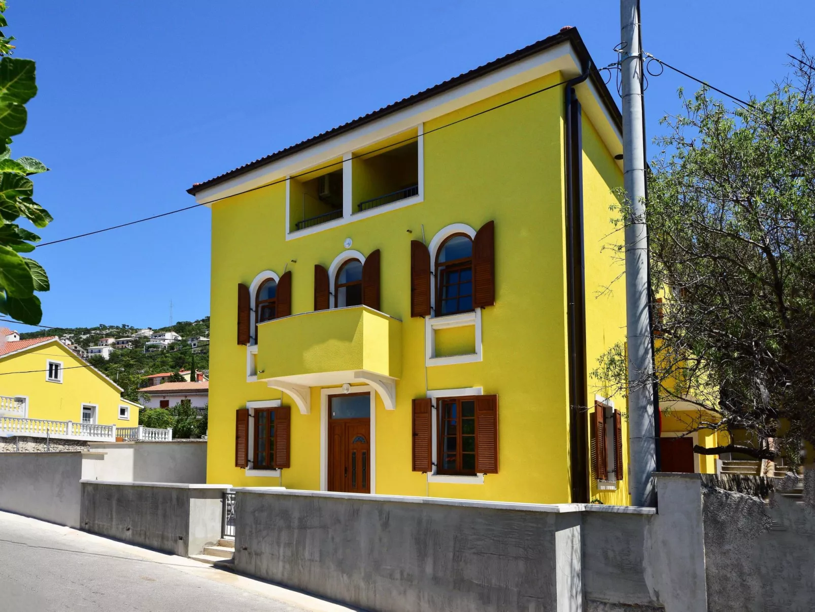 Val-Outside