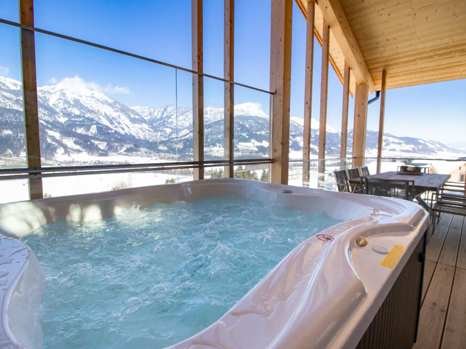 Superior mit Sauna & Außenbadewanne