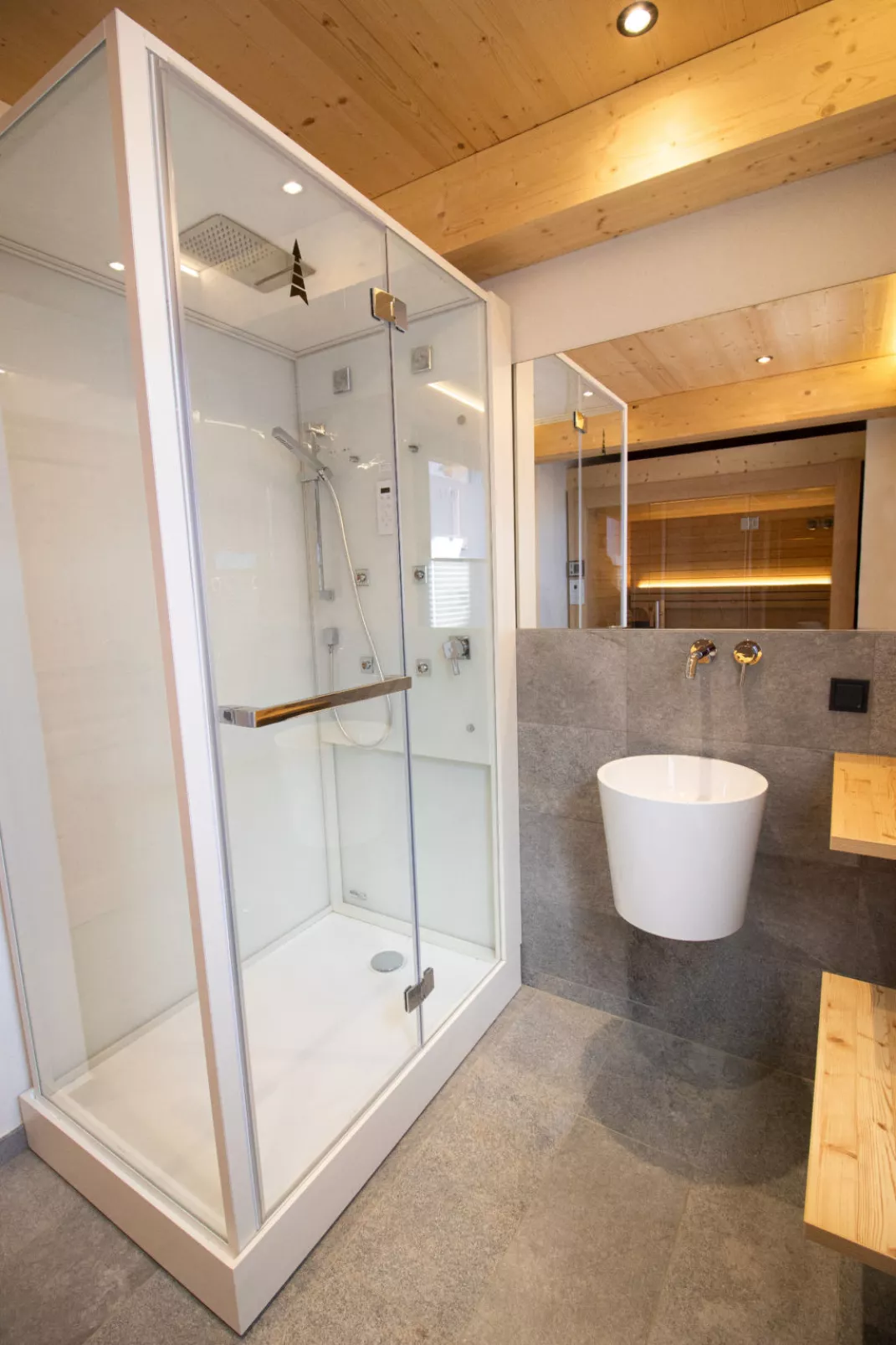 Superior mit Sauna & Außenbadewanne-Inside