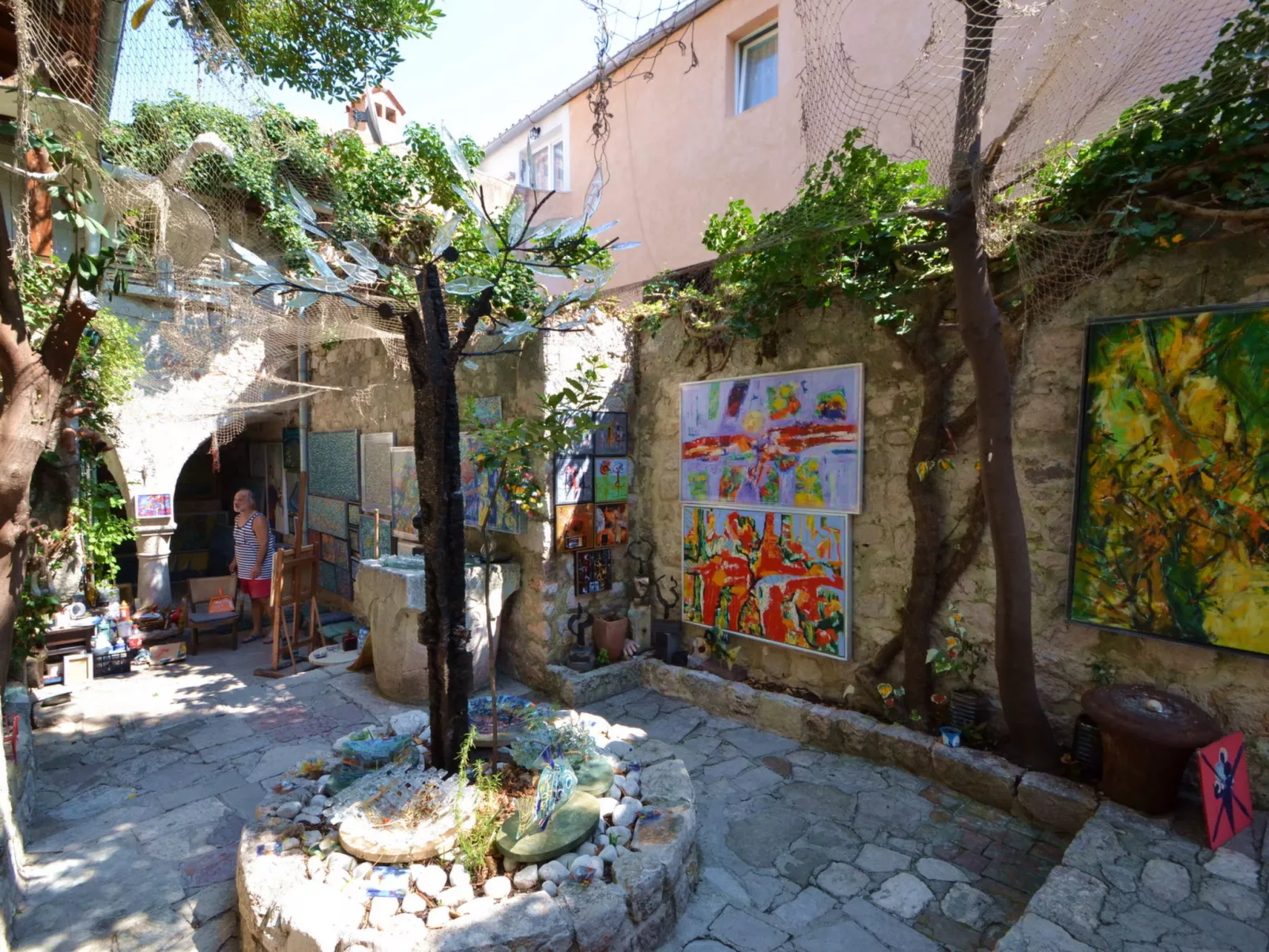 Fani-Outside