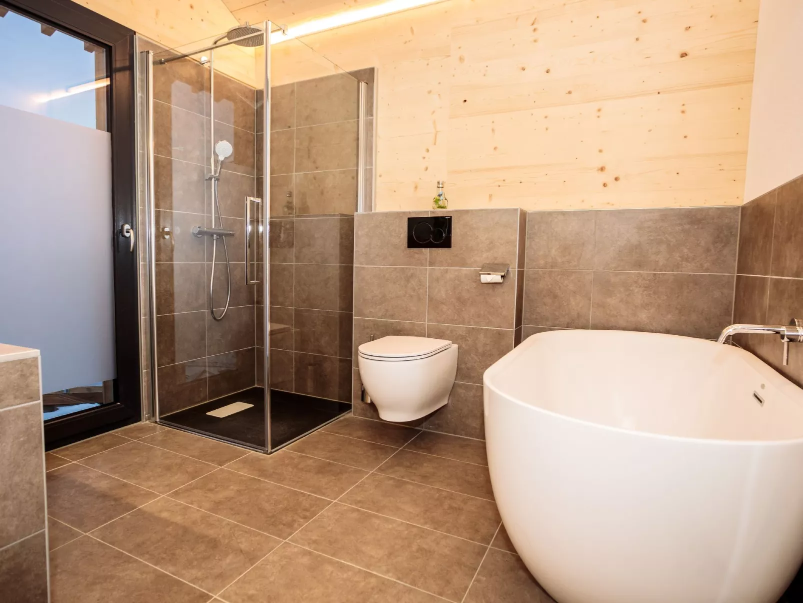 Premium mit 5 Schlafzimmern, Sauna &Pool-Inside