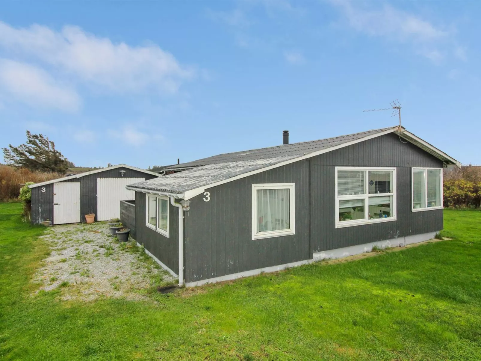 "Edvin" - 400m from the sea-Outside