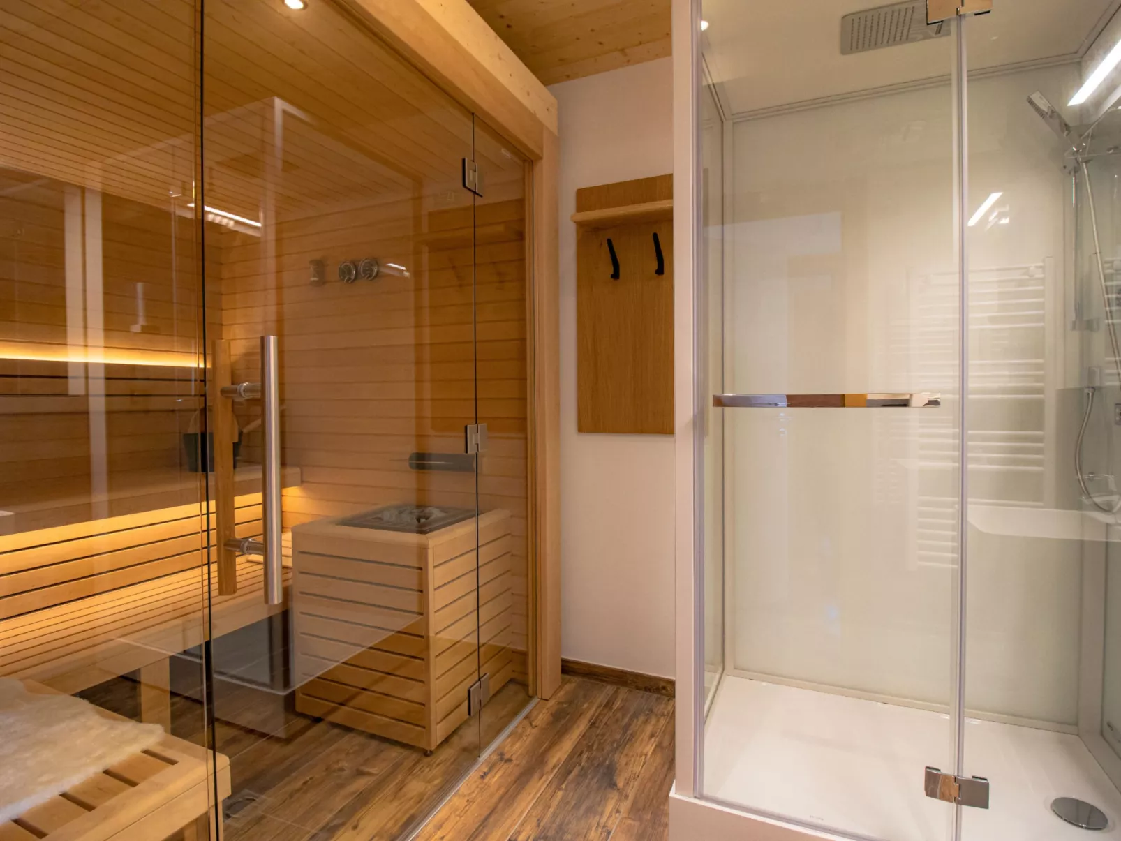 Superior 3 SZ Sauna & Aussenbadewanne-Inside