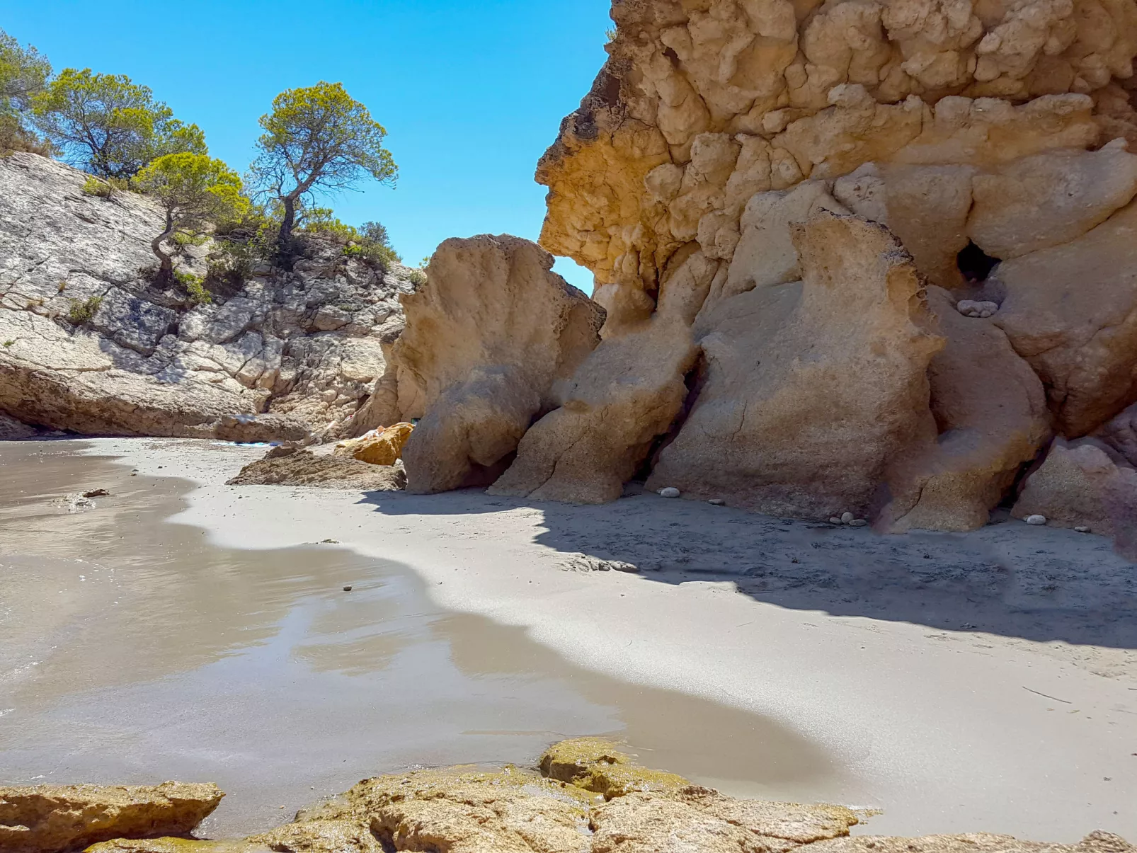 Mas del Guixe-Outside