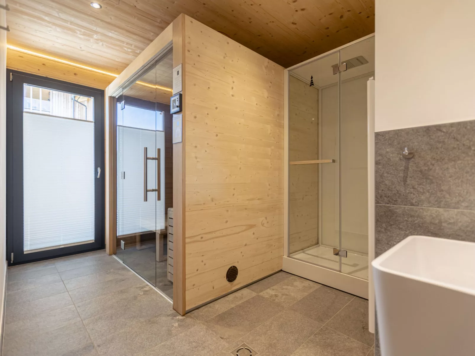 Premium mit 4 Schlafzimmern,Sauna&Pool-Inside