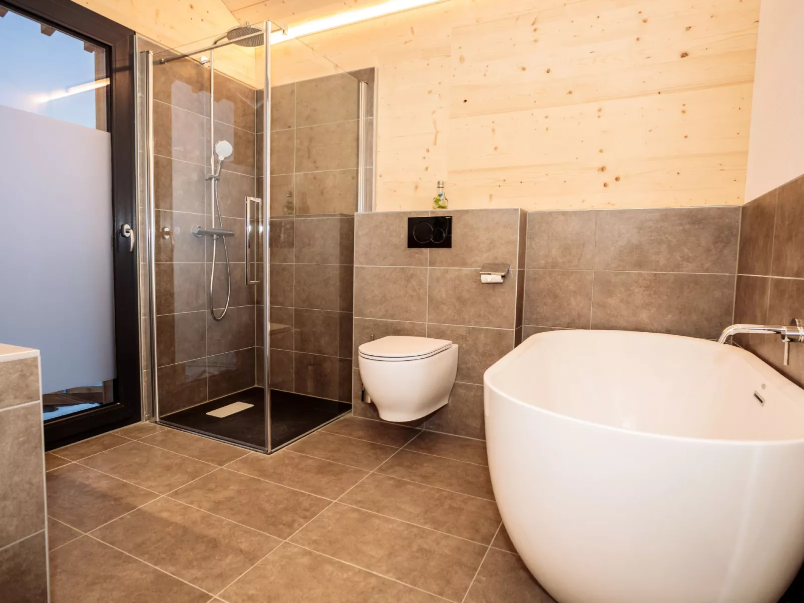 Premium mit 5 Schlafzimmern, Sauna &Pool-Drinnen