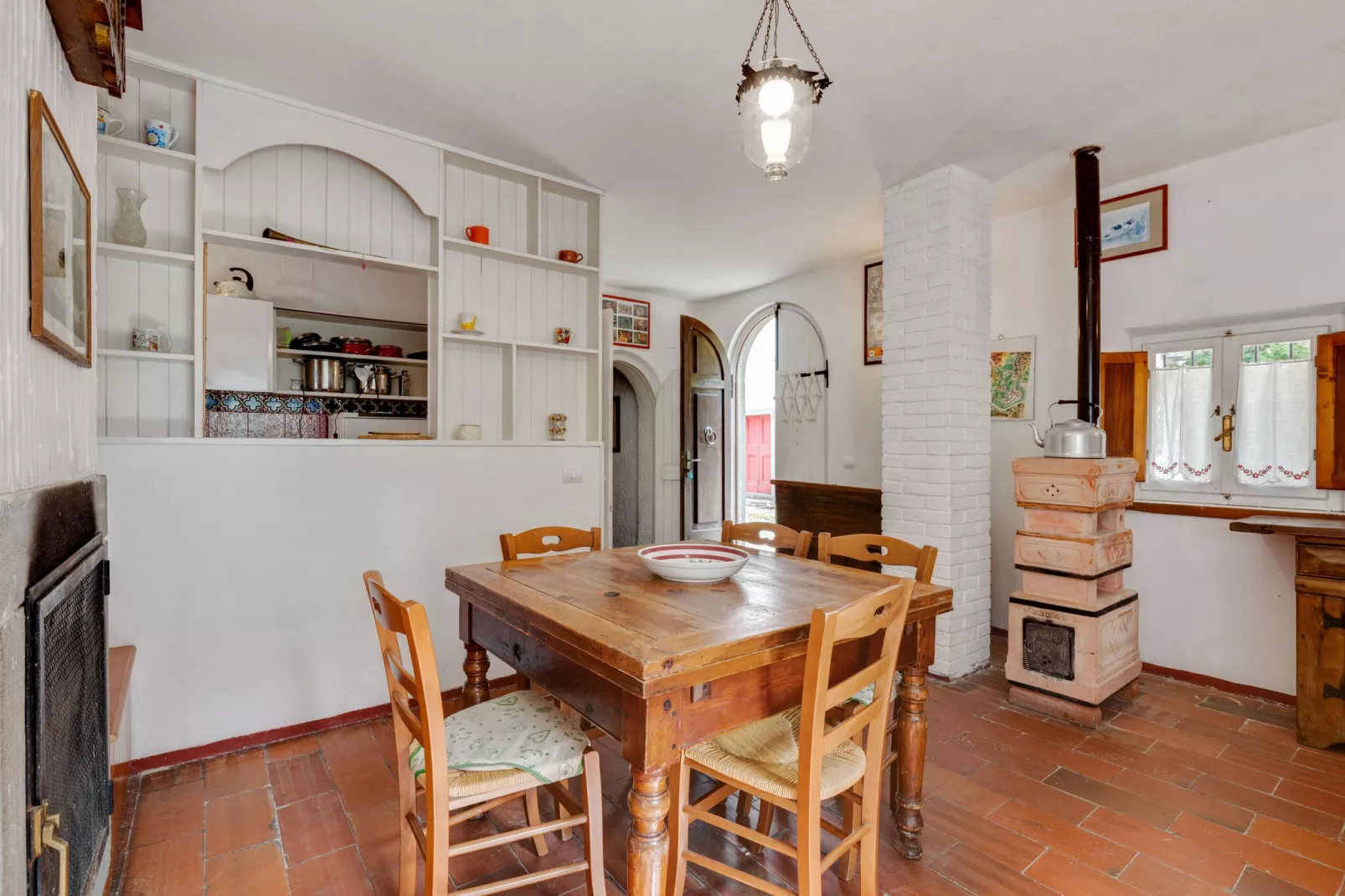 Bellona-Dining room