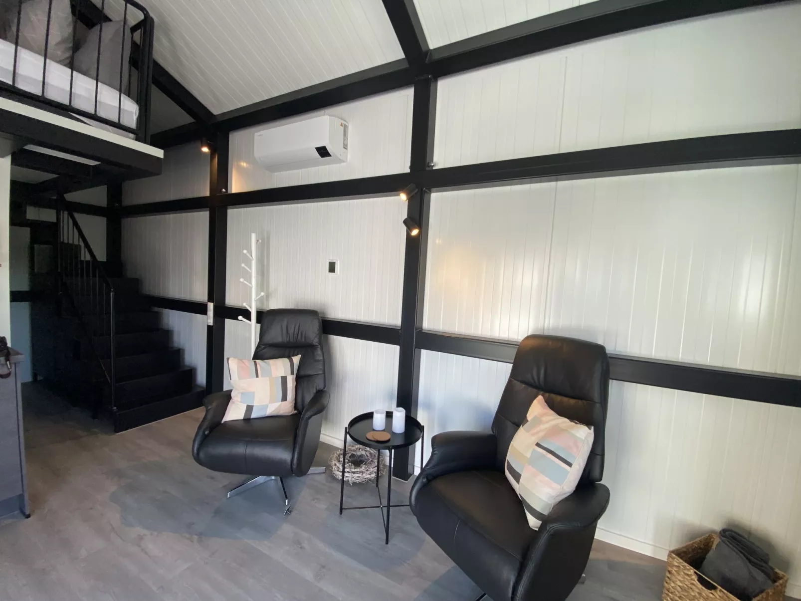 Tiny Haus Westerwald 16 Red-Inside