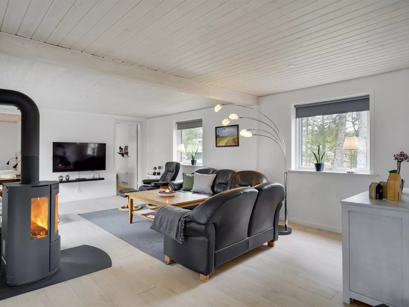 "Bjarka" - 2.9km from the sea-Inside