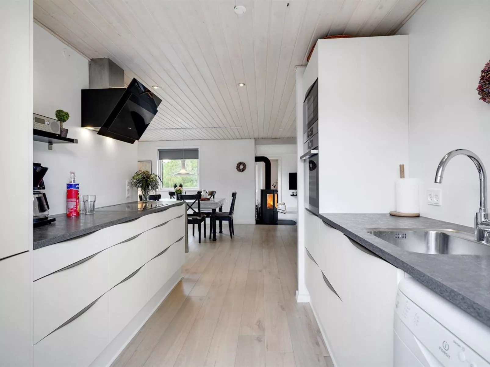 "Bjarka" - 2.9km from the sea-Outside