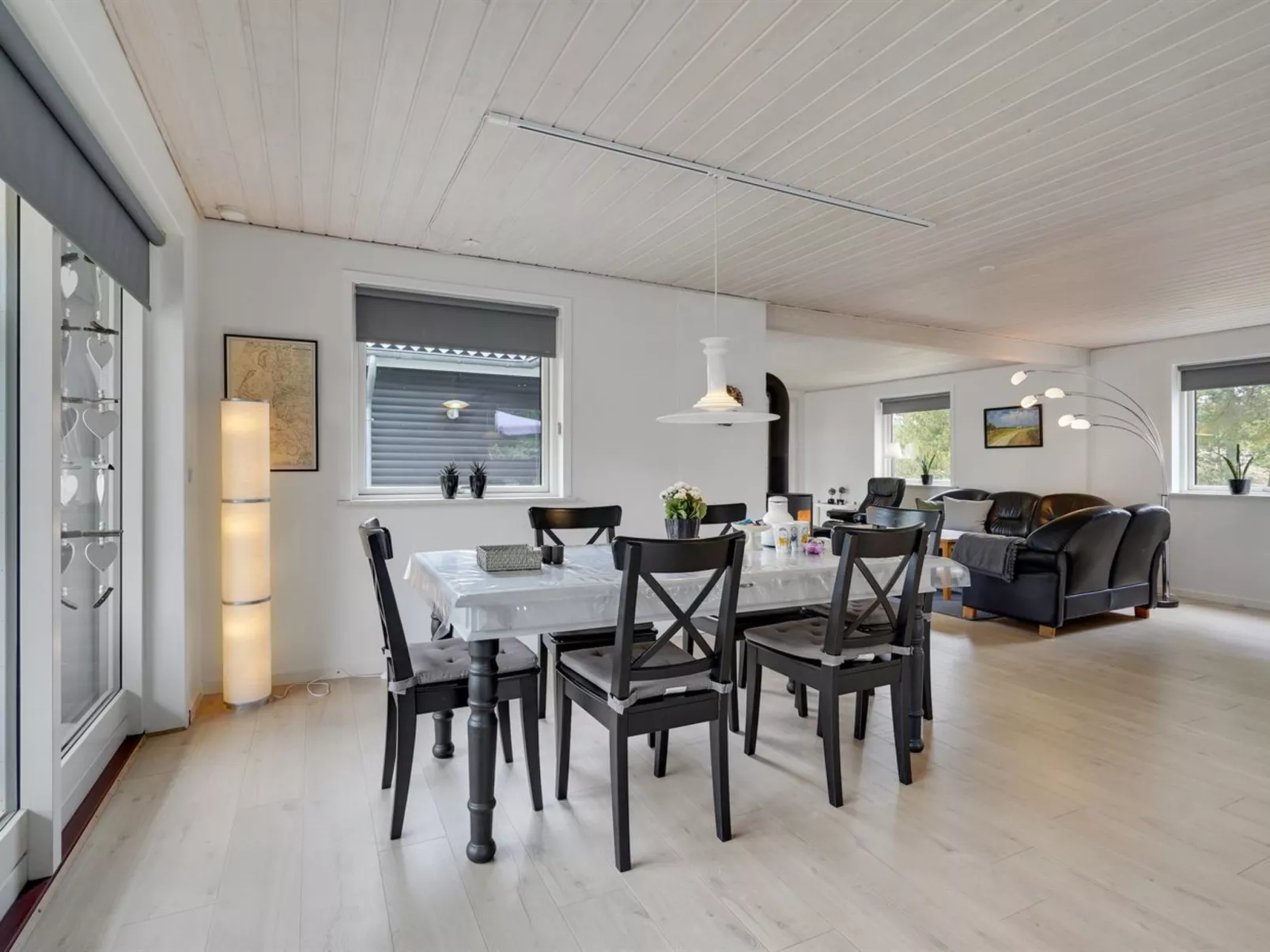 "Bjarka" - 2.9km from the sea-Inside