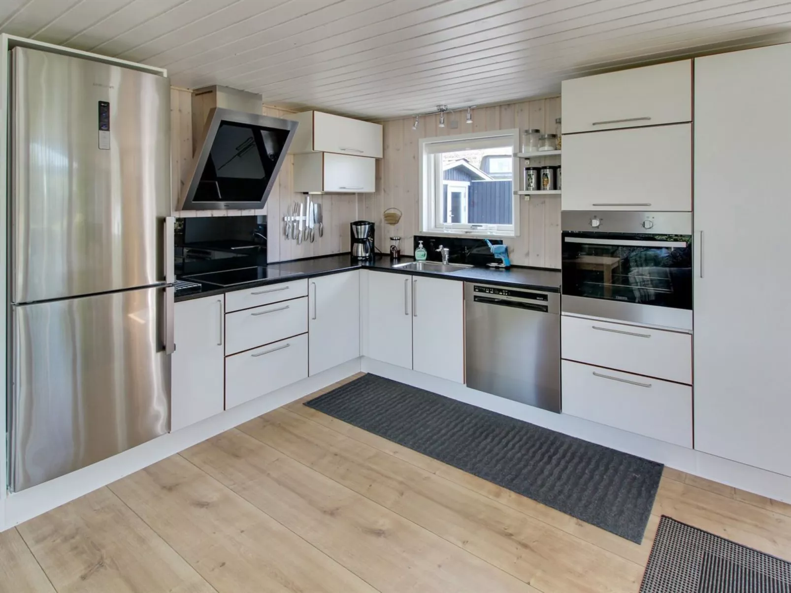 "Aatos" - 500m from the sea-Inside