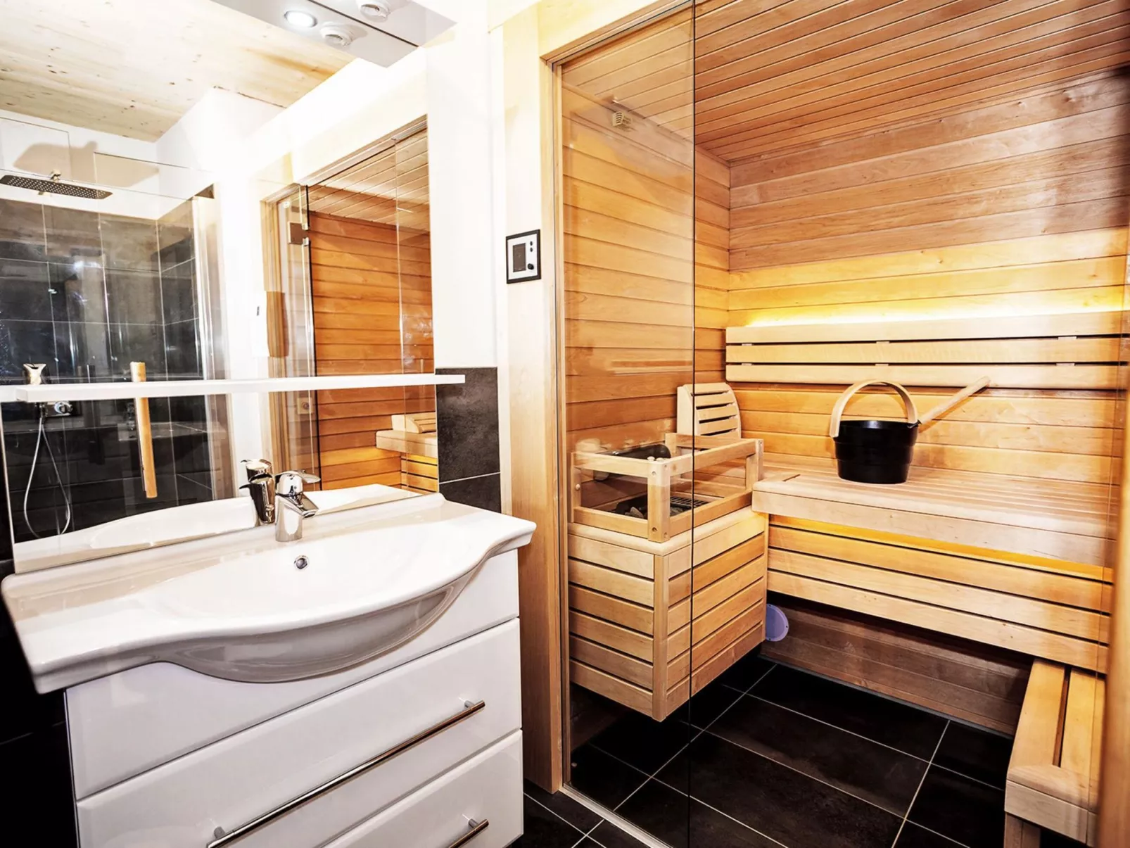 Premium mit Galerie,Sauna&Außenbadewanne-Inside