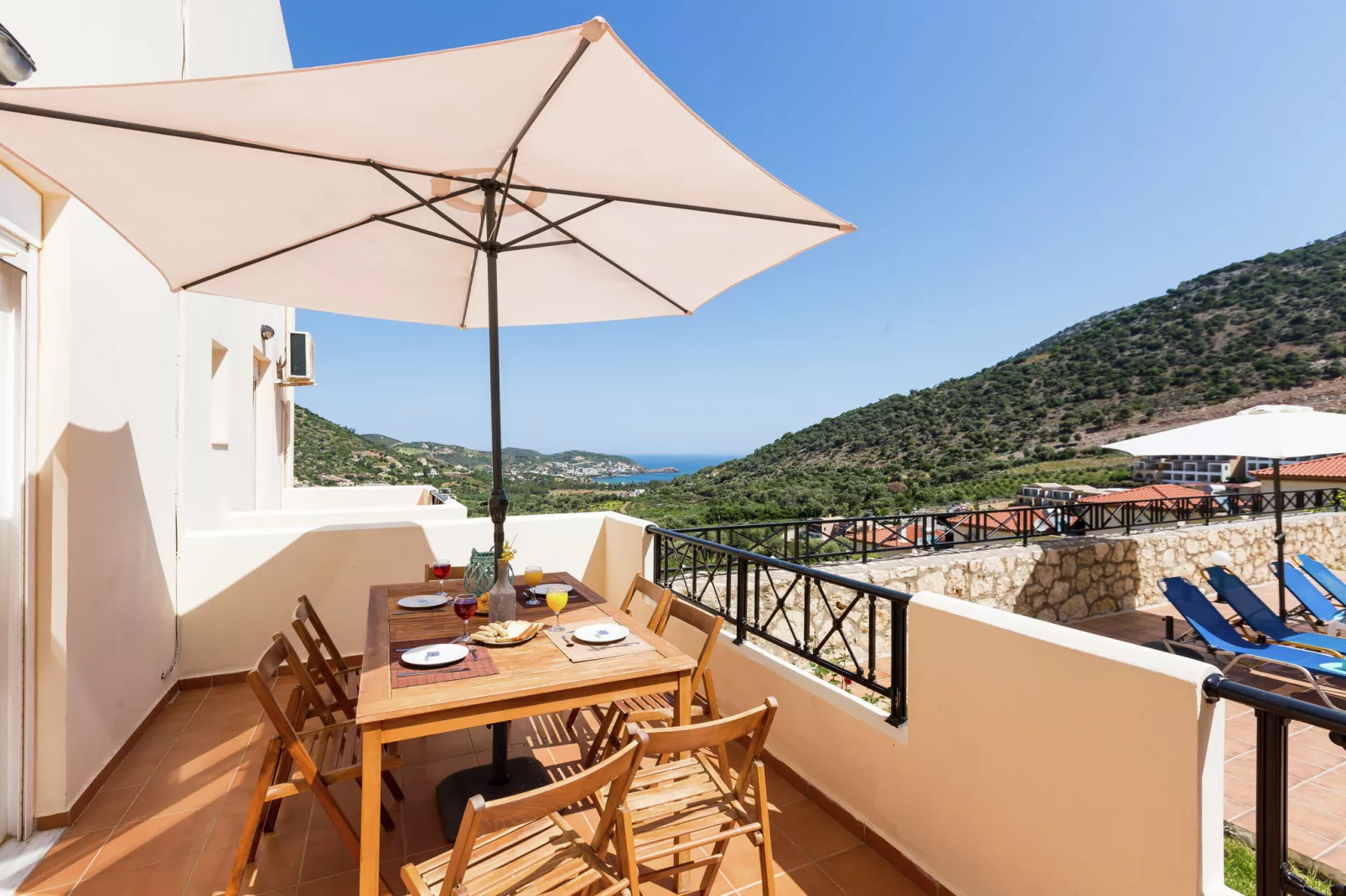 Villa Seascape-View summer