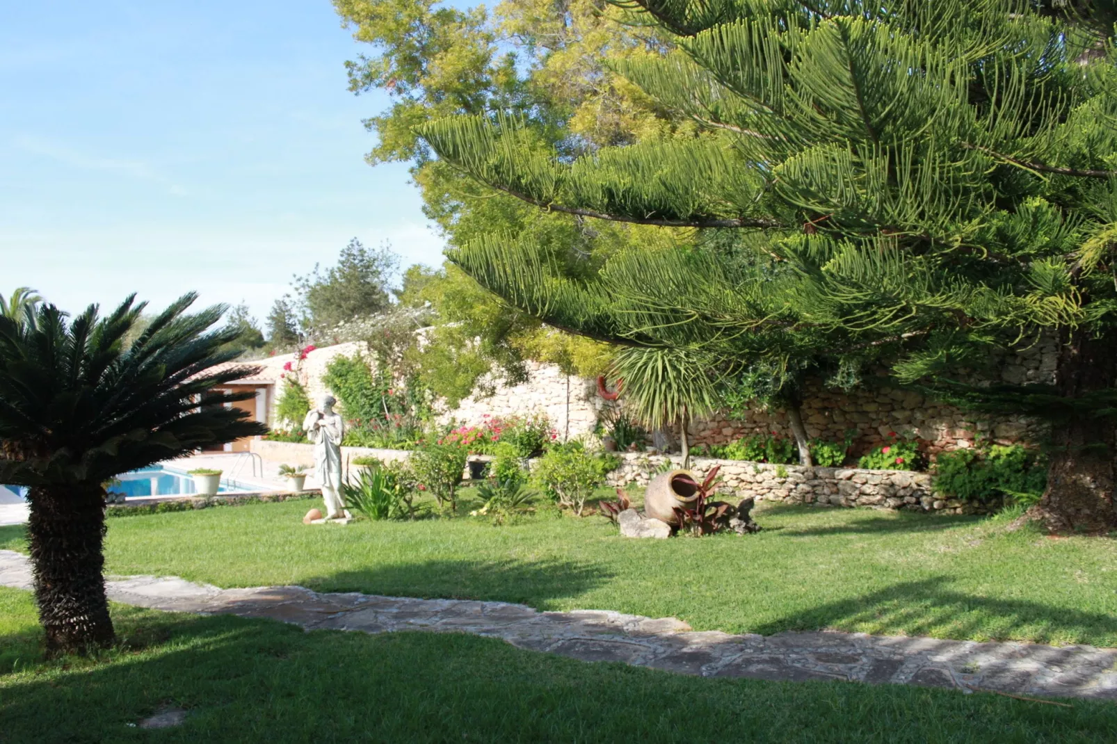 Can Vich I-Gardens summer