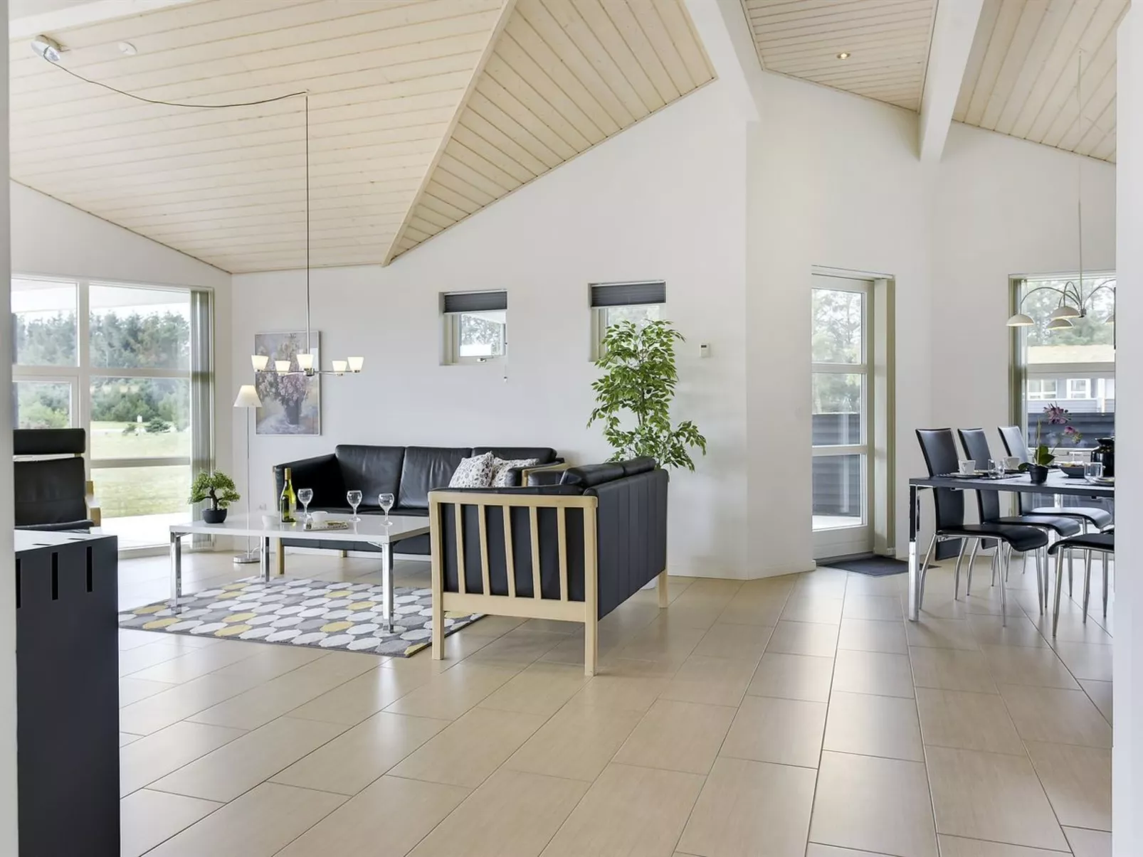 "Tessie" - 1.2km from the sea-Inside