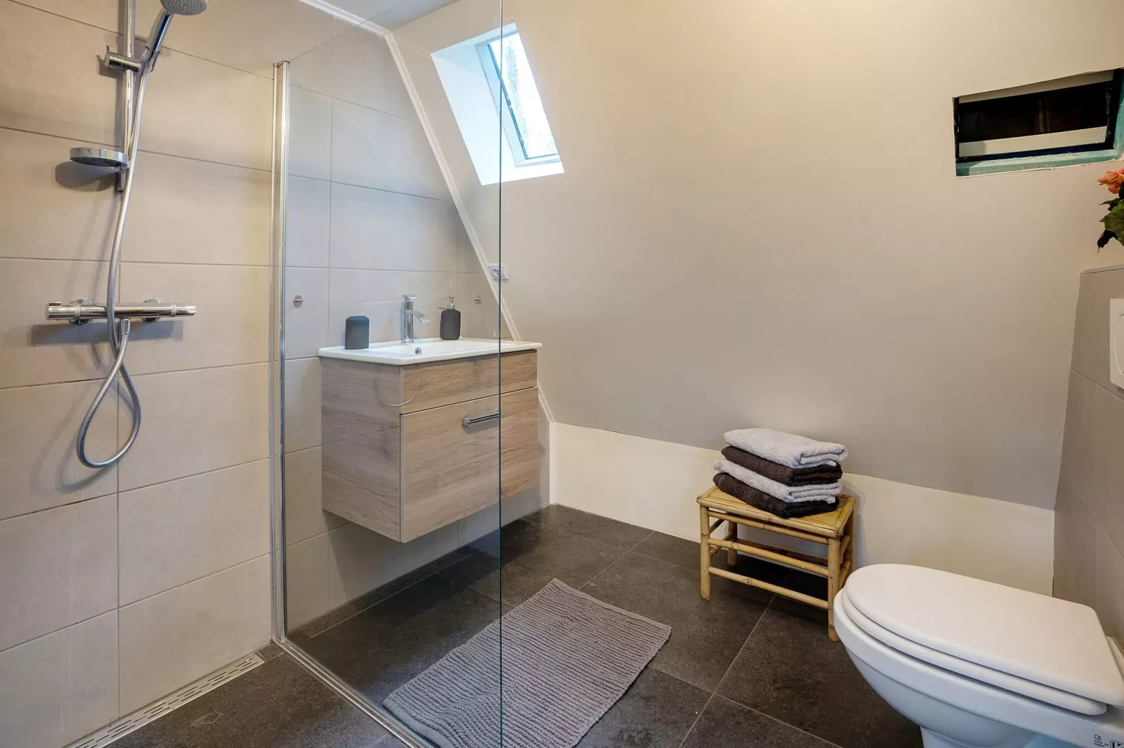 Soor & Long-Bathroom