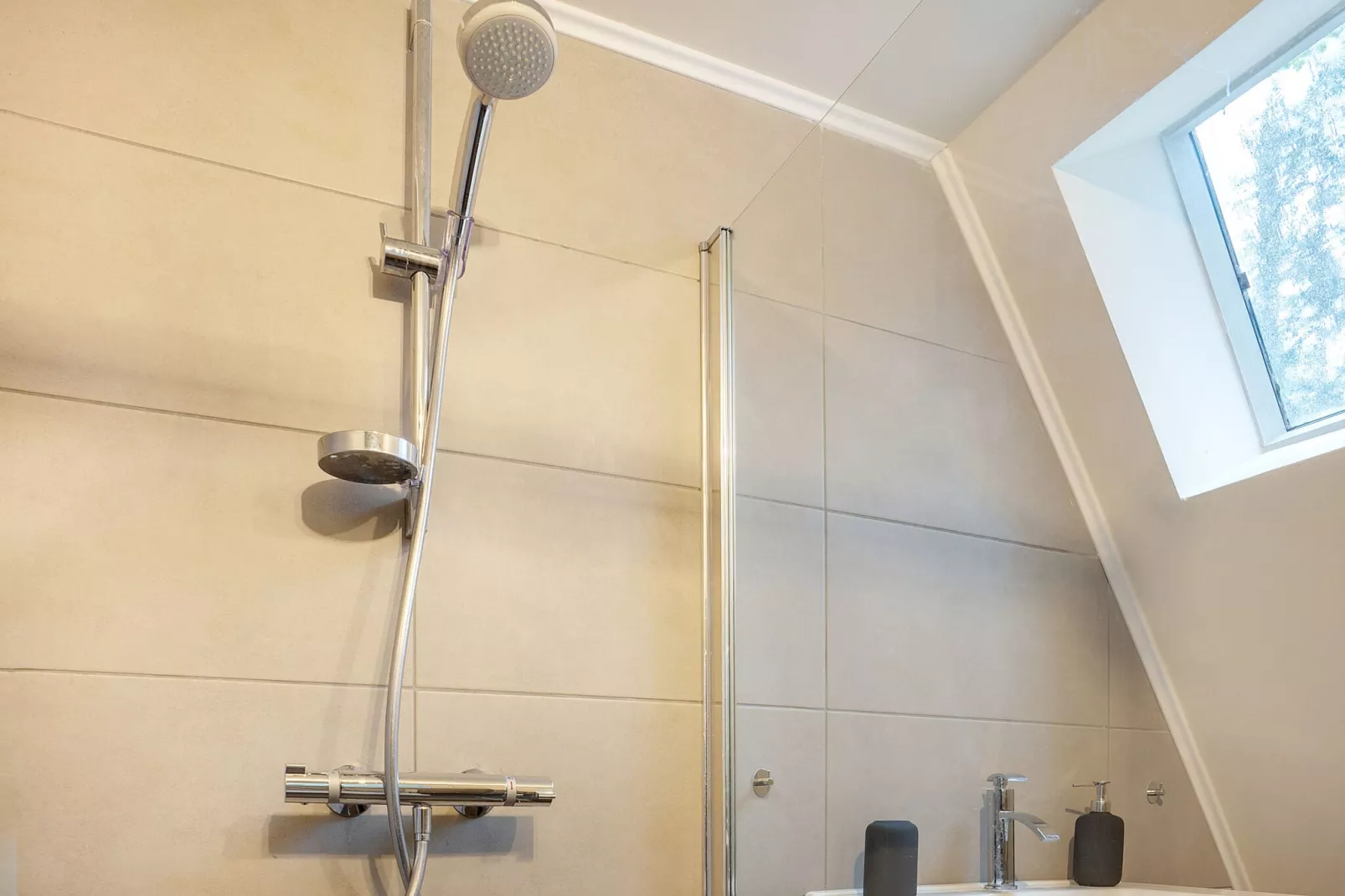 Soor & Long-Bathroom