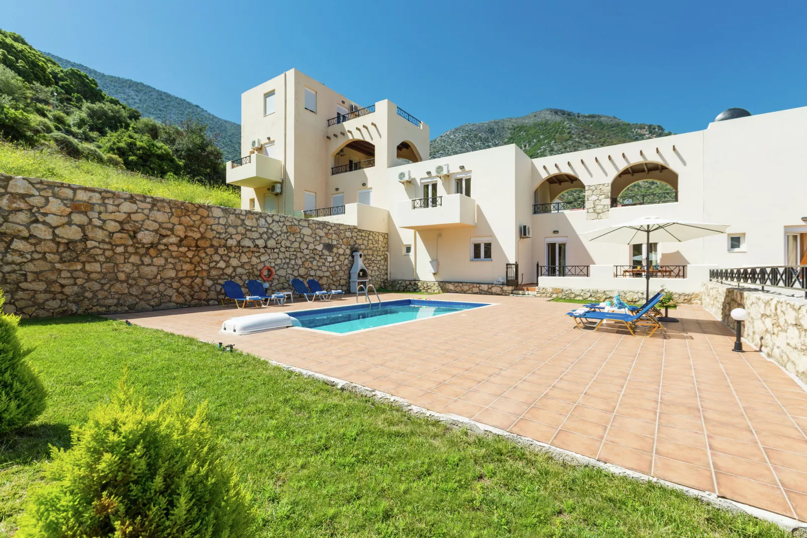 Bali Villas for groups up to 28 persons-Außenbereich Sommer