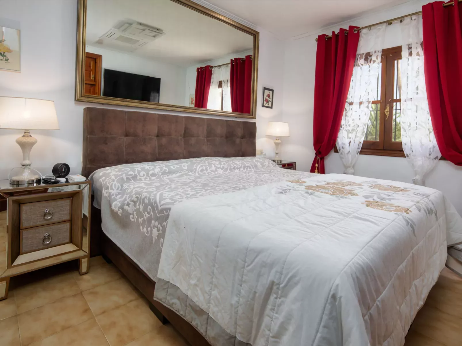 Villa Jolanda-Inside