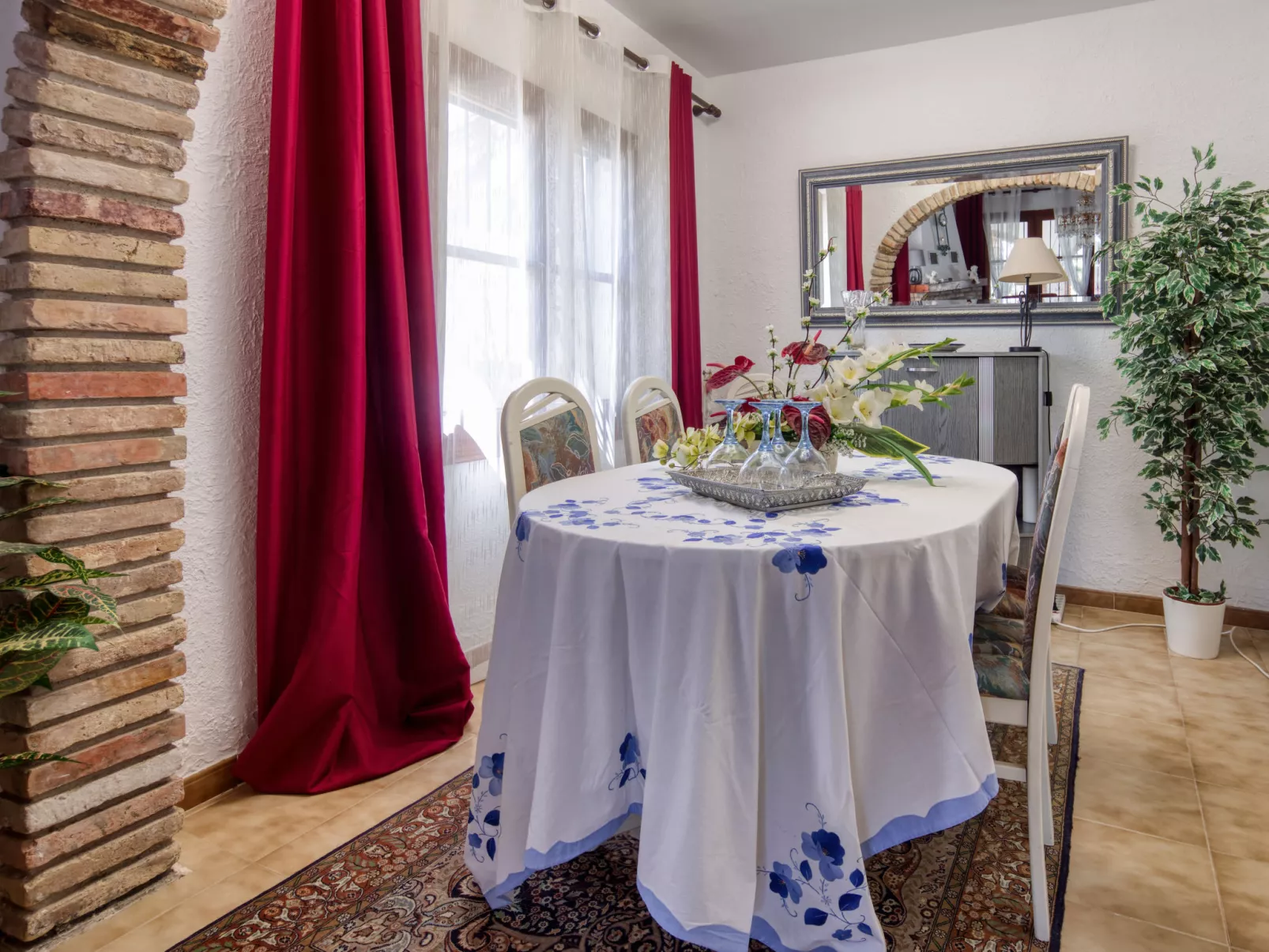 Villa Jolanda-Inside