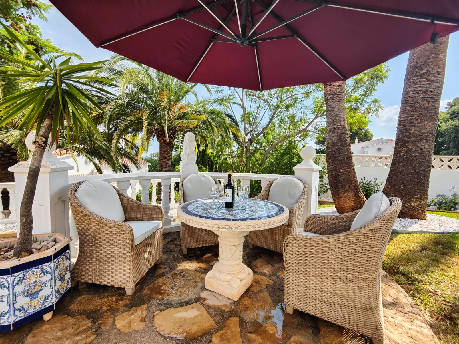 Villa Jolanda-Outside