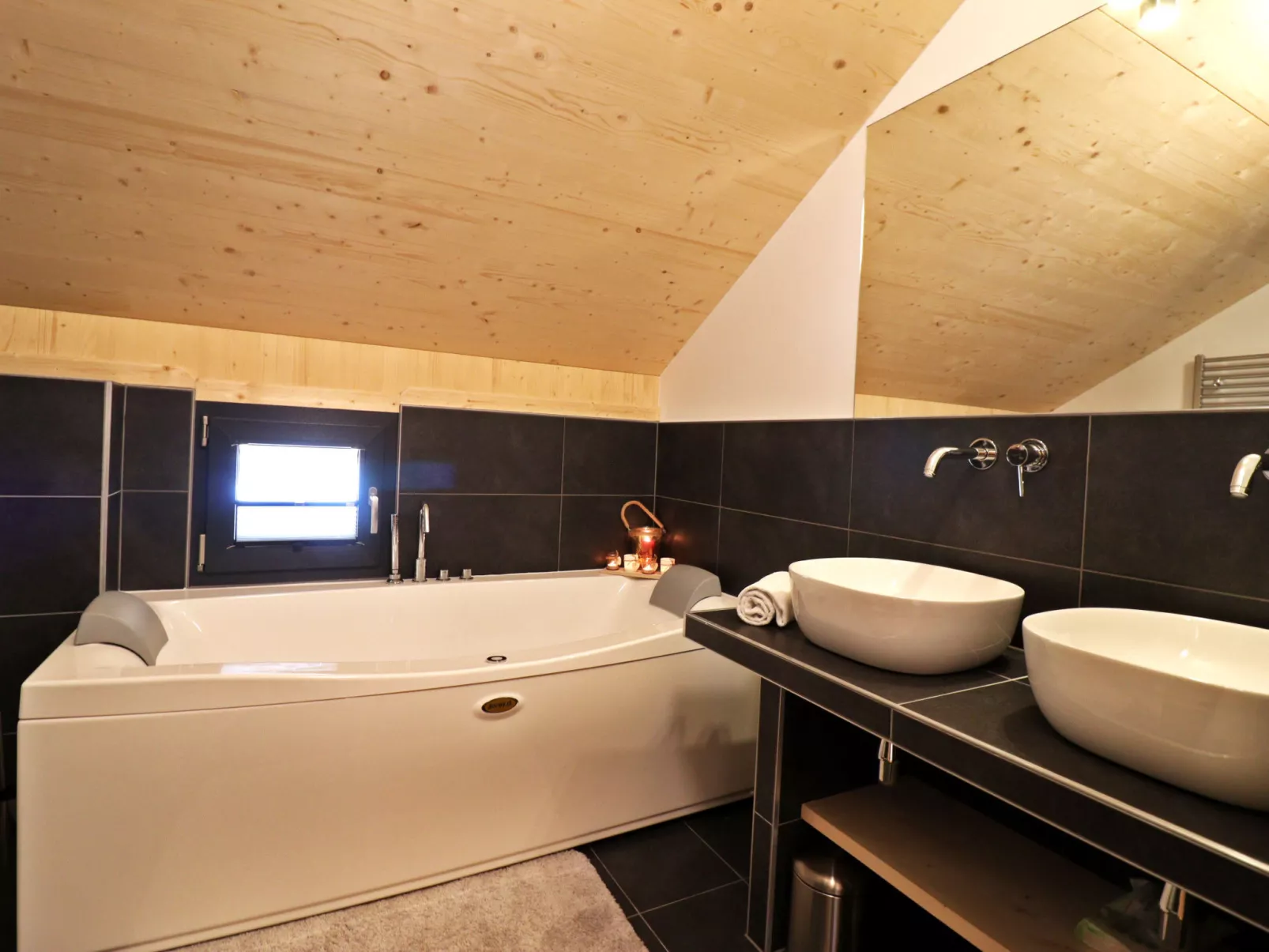 Premium #7 mit IR-Sauna&Sprudelbad-Inside